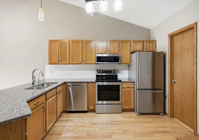 3rd image of 10605 44Th Ave N #E, Plymouth, MN 55442 | MLS# 7130812