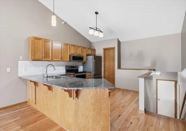 4th image of 10605 44Th Ave N #E, Plymouth, MN 55442 | MLS# 7130812
