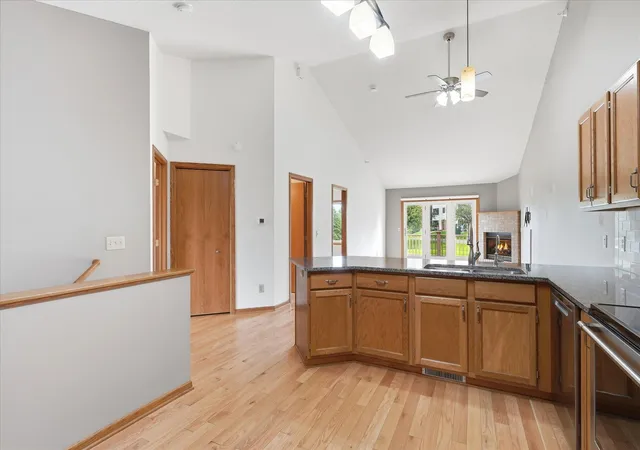 5th image of 10605 44Th Ave N #E, Plymouth, MN 55442 | MLS# 7130812