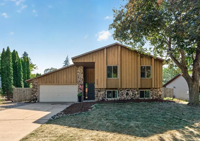 Photo 1 of Sale Pending at 2667 Hawthorne Ln, Stillwater, MN 55082 | MLS# 7130815 | Listing updated on 2026-09-06