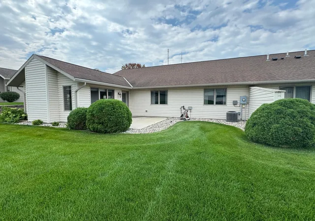 Photo 3 of Townhouse for sale at 1724 Lower Trentwood Cir Ne, Willmar, MN 56201 | MLS# 7130823 | Listing updated on 2026-08-21