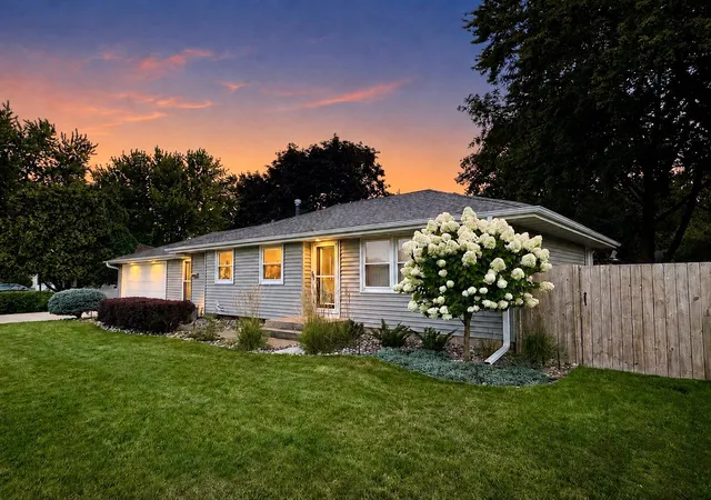 Photo 3 of Sale Pending at 10118 Park Ave S, Bloomington, MN 55420 | MLS# 7130855 | Listing updated on 2026-09-06