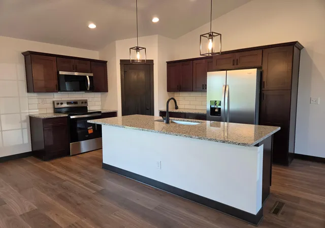 Photo 4 of Single family home for sale at 511 Gunnar Ln, Ellendale, MN 56026 | MLS# 7130873 | Listing updated on 2026-08-31