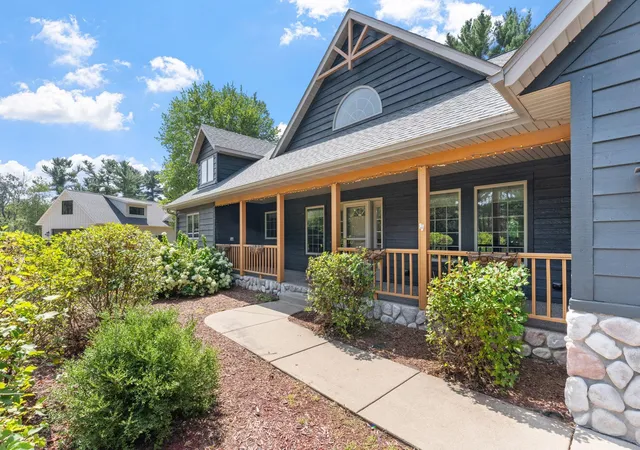 3rd image of 2403 Eagle Ridge Dr, Menomonie, WI 54751 | MLS# 7130888