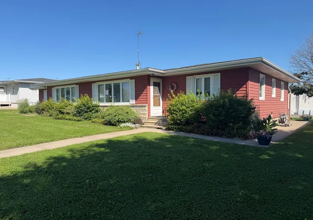 1st image of 1602/ 1604 Front St W, Albert Lea, MN 56007 | MLS# 7130890