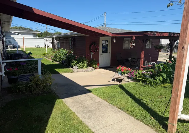 Photo 3 of Multi family home for sale at 1602/ 1604 Front St W, Albert Lea, MN 56007 | MLS# 7130890 | Listing updated on 2026-08-25