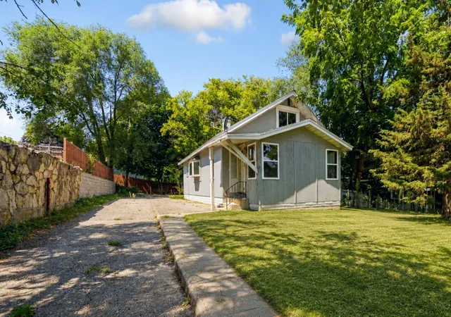 1st image of 603 11th Ave Ne, Rochester, MN 55906 | MLS# 7130892