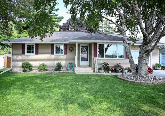 Photo 1 of Sale Pending at 211 6th St Sw, Eyota, MN 55934 | MLS# 7130904 | Listing updated on 2026-09-03