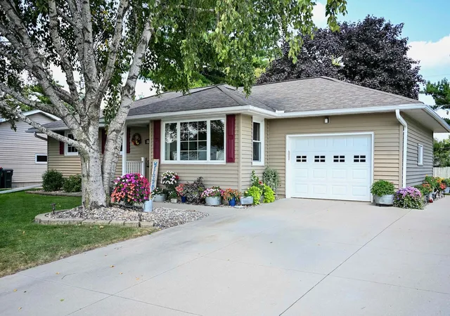 Photo 2 of Sale Pending at 211 6th St Sw, Eyota, MN 55934 | MLS# 7130904 | Listing updated on 2026-09-03