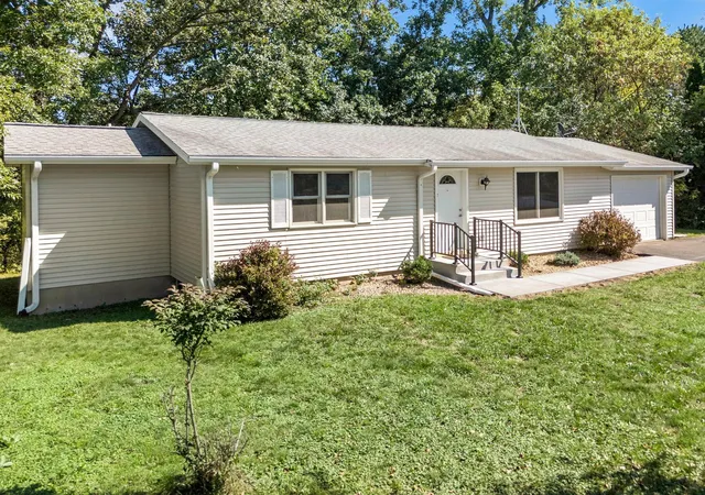 Photo 2 of Single family home for sale at 512 Eric Dr, Osceola, WI 54020 | MLS# 7130908 | Listing updated on 2026-09-15