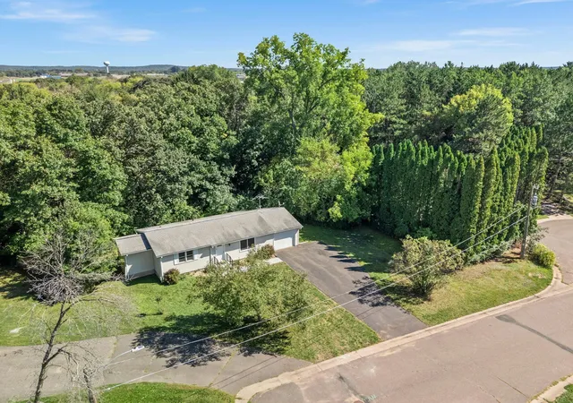 Photo 3 of Single family home for sale at 512 Eric Dr, Osceola, WI 54020 | MLS# 7130908 | Listing updated on 2026-09-15