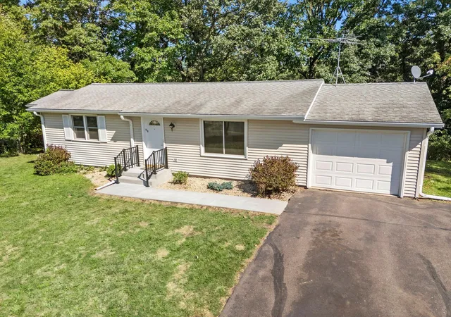 Photo 3 of Single family home for sale at 512 Eric Dr, Osceola, WI 54020 | MLS# 7130908 | Listing updated on 2026-09-15