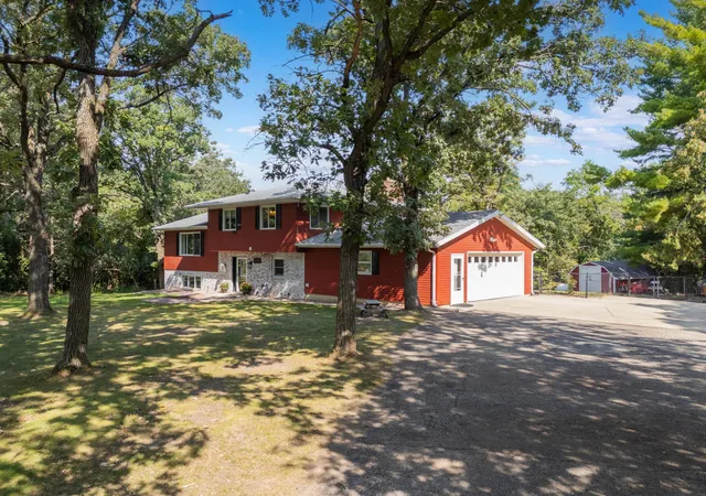 Photo 1 of Single family home for sale at 1715 35th St Ne, Rochester, MN 55906 | MLS# 7130911 | Listing updated on 2026-09-30