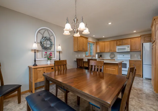 Photo 4 of Sale Pending at 129 Cameo Ln, Mankato, MN 56001 | MLS# 7130914 | Listing updated on 2026-09-04