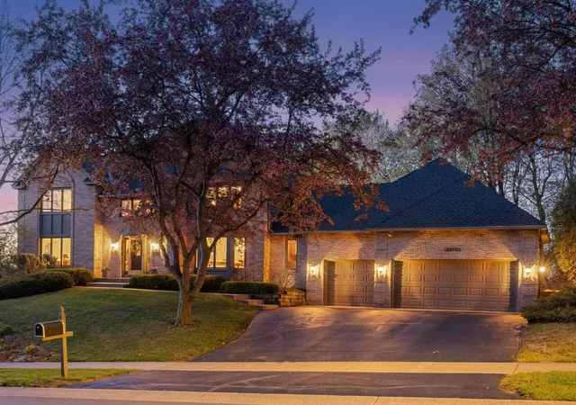 2nd image of 11202 Mount Curve Rd, Eden Prairie, MN 55347 | MLS# 7130921