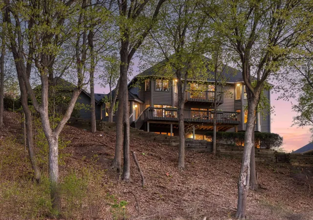 3rd image of 11202 Mount Curve Rd, Eden Prairie, MN 55347 | MLS# 7130921