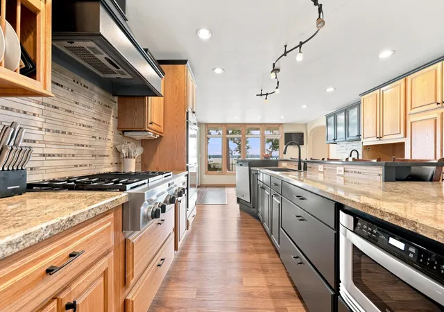 Photo 3 of Single family home for sale at 1082 W Lake Dr, Detroit Lakes, MN 56501 | MLS# 7130941 | Listing updated on 2026-08-29