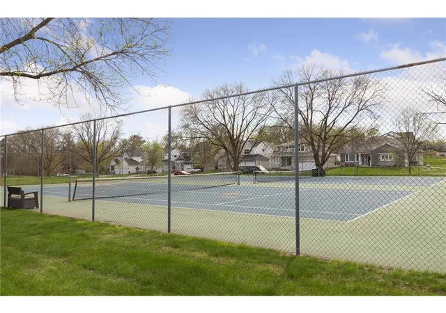 2nd image of 2720 Dale St N, Saint Paul, MN 55113