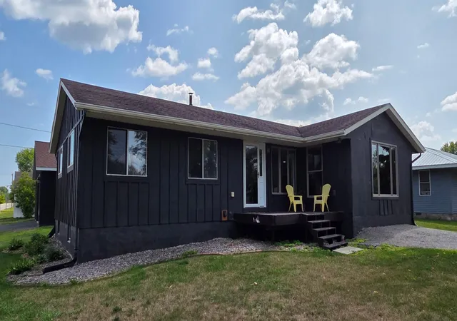 1st image of 1501 1st Ave E, International Falls, MN 56649 | MLS# 7130951