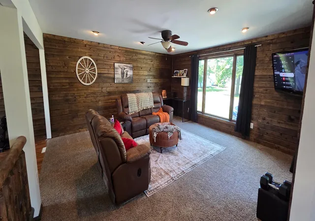 Photo 2 of Single family home for sale at 1501 1st Ave E, International Falls, MN 56649 | MLS# 7130951 | Listing updated on 2026-09-13
