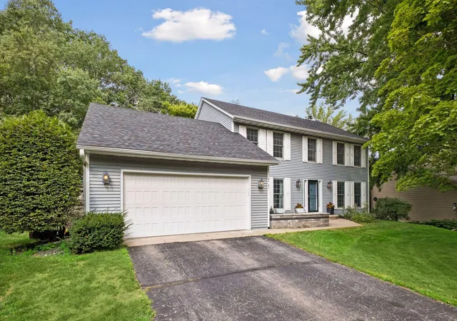 Photo 3 of Single family home for sale at 4747 Burr Oak St, Saint Paul, MN 55122 | MLS# 7130959 | Listing updated on 2026-09-30
