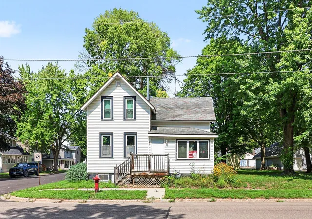 Photo 1 of Single family home for sale at 401 Oak Ave Se, Montgomery, MN 56069 | MLS# 7130976 | Listing updated on 2026-08-21