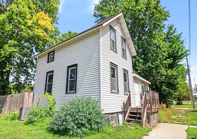 Photo 3 of Single family home for sale at 401 Oak Ave Se, Montgomery, MN 56069 | MLS# 7130976 | Listing updated on 2026-08-21