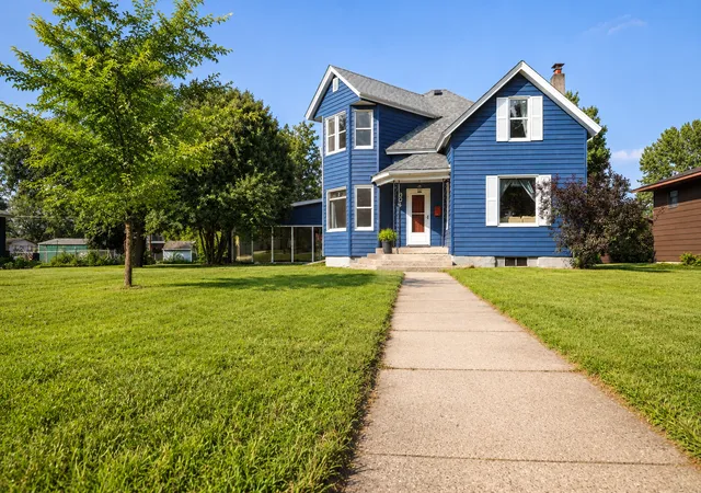 Photo 1 of Single family home for sale at 924 6th St W #1216, Wabasha, MN 55981 | MLS# 7130982 | Listing updated on 2026-09-12