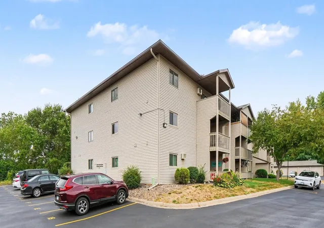 3rd image of 1828 Perlich Ave #2A, Red Wing, MN 55066 | MLS# 7130990
