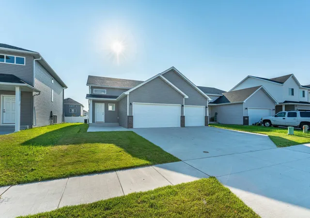 Photo 1 of Single family home for sale at 6582 28th St S, Fargo, ND 58104 | MLS# 7130993 | Listing updated on 2026-09-16