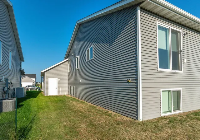 Photo 4 of Single family home for sale at 6582 28Th St S, Fargo, ND 58104 | MLS# 7130993 | Listing updated on 2026-09-16