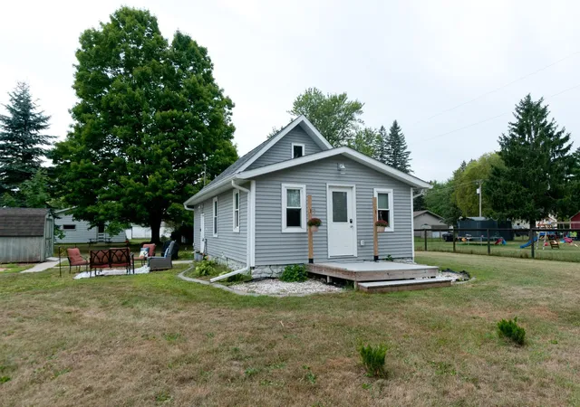 1st image of 900 W Poplar Ave, Cameron, WI 54822 | MLS# 7130996