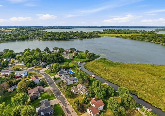 Photo 3 of Single family home for sale at 315 William Lake Shore Dr, Waconia, MN 55387 | MLS# 7131003 | Listing updated on 2026-09-28