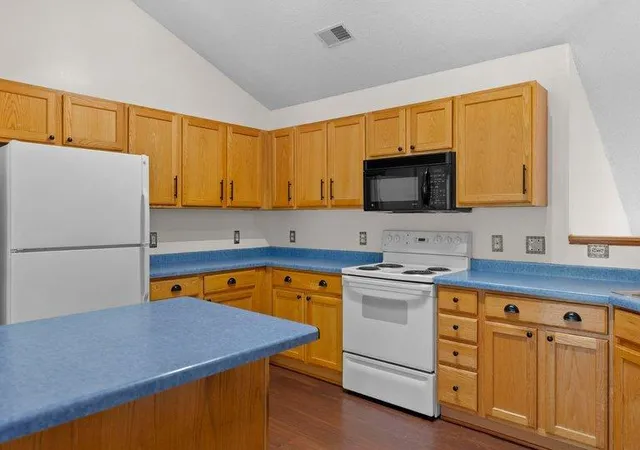 Photo 4 of Single family home for sale at 7559 Derby Ln, Shakopee, MN 55379 | MLS# 7131005 | Listing updated on 2026-08-30