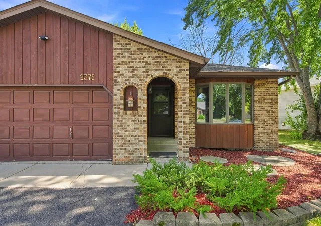 2nd image of 2375 Helena Rd N, Oakdale, MN 55128 | MLS# 7131045