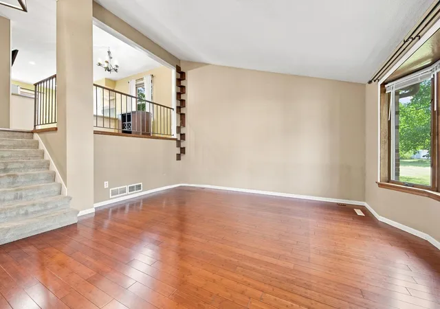 5th image of 2375 Helena Rd N, Oakdale, MN 55128 | MLS# 7131045