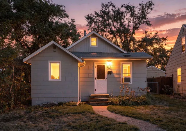 1st image of 2841 Blackstone Ave, Saint Louis Park, MN 55416 | MLS# 7131051