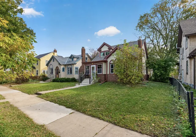 Photo 3 of Single family home for sale at 1422 Queen Ave N, Minneapolis, MN 55411 | MLS# 7131052 | Listing updated on 2026-10-29