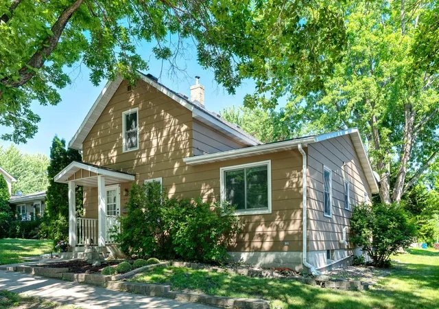 2nd image of 417 S Elm St, Waconia, MN 55387 | MLS# 7131057