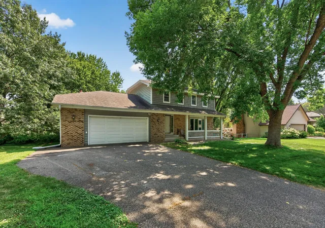 Photo 3 of Sale Pending at 10141 Laurel Dr, Eden Prairie, MN 55347 | MLS# 7131069 | Listing updated on 2026-09-01