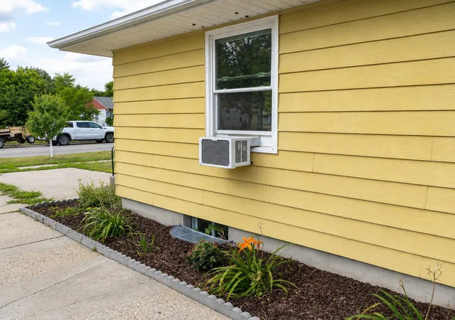 Photo 3 of Single family home for sale at 1820 5th St S, Moorhead, MN 56560 | MLS# 7131088 | Listing updated on 2026-10-06