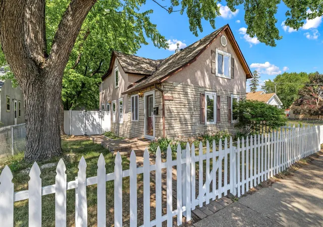 1st image of 1106 5th Ave S, South Saint Paul, MN 55075 | MLS# 7131141