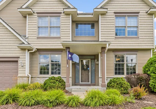 Photo 2 of Single family home for sale at 370 Liberty Heights Dr, Chaska, MN 55318 | MLS# 7131161 | Listing updated on 2026-09-15