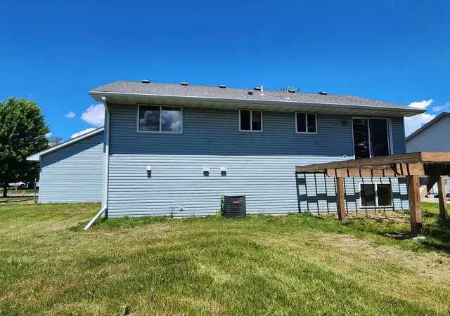 4th image of 6259 Forest Boulevard Trl, Wyoming, MN 55092 | MLS# 7131180