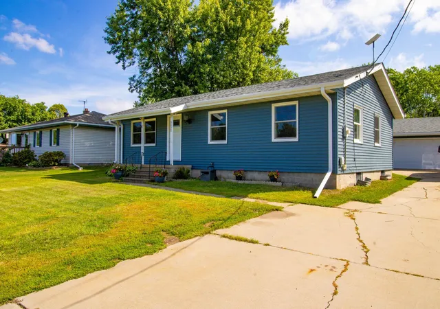Photo 3 of Single family home for sale at 5432 Mineral Ave, Mountain Iron, MN 55768 | MLS# 7131182 | Listing updated on 2026-08-26