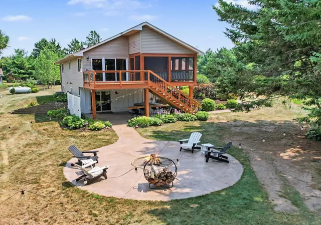 3rd image of 1906 Raleigh Rd, New Richmond, WI 54017 | MLS# 7131186