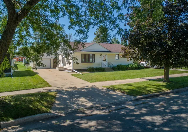 3rd image of 1805 5Th Ave Nw, Austin, MN 55912 | MLS# 7131187
