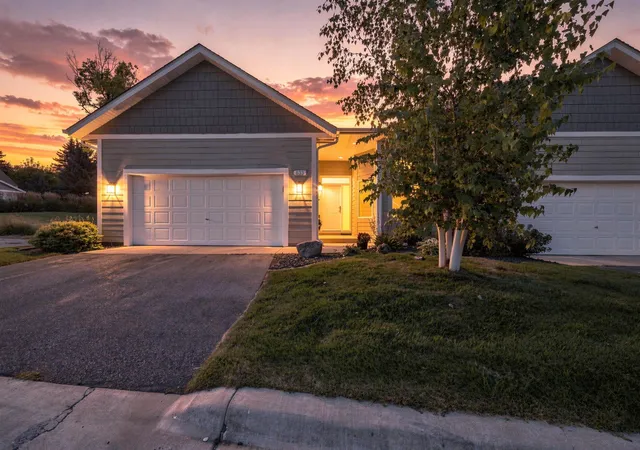 Photo 28 of Single family home for sale at 833 Southcross Dr E, Burnsville, MN 55306 | MLS# 7131197 | Listing updated on 2026-09-08