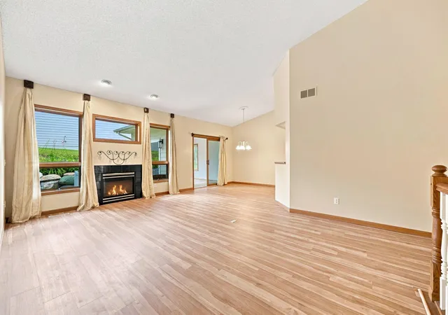 Photo 4 of Single family home for sale at 833 Southcross Dr E, Burnsville, MN 55306 | MLS# 7131197 | Listing updated on 2026-09-19