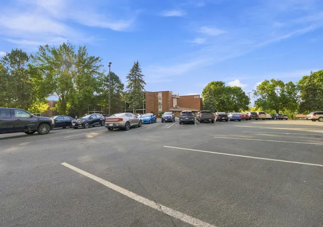 2nd image of 3155 Coachman Rd, Eagan, MN 55121
